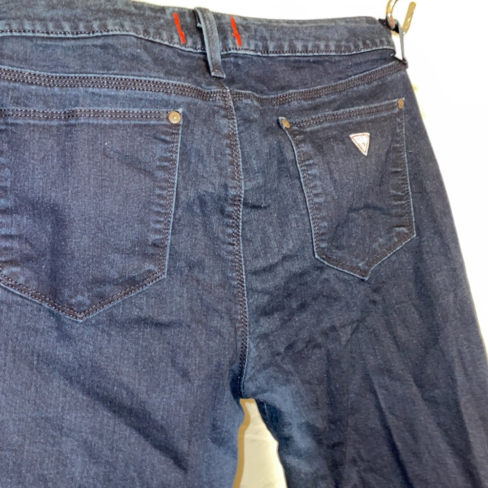 Guess - Picture 5 of 7